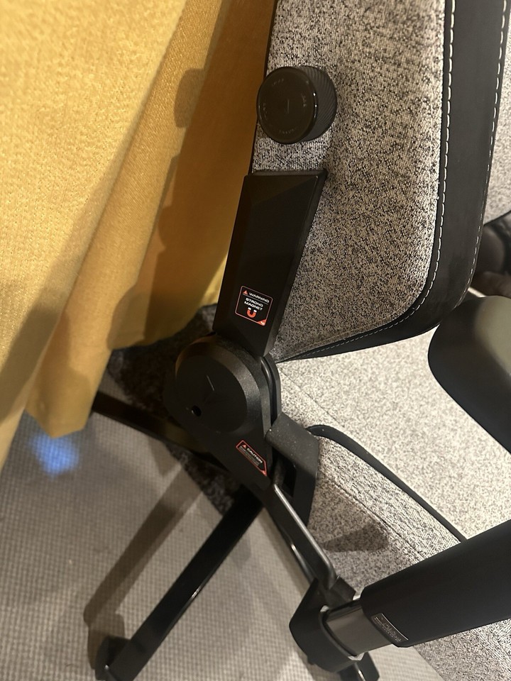 Secret Lab Titan XL 2022 Gaming Chair Cookies and Cream Softweave 2022