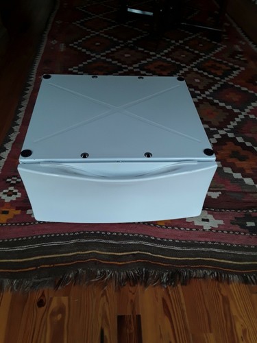 White Whirlpool Duet Washer Pedestal (Part #LAB2700MQ3)