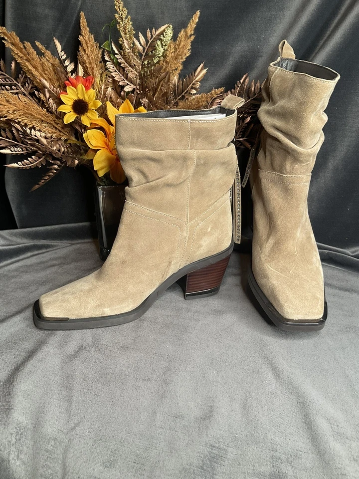¡Nuevo! VINCE CAMUTO Dremmie Botín Marrón Gamuza Talla 7M DD326 Dremmia Foto 2 de 4
