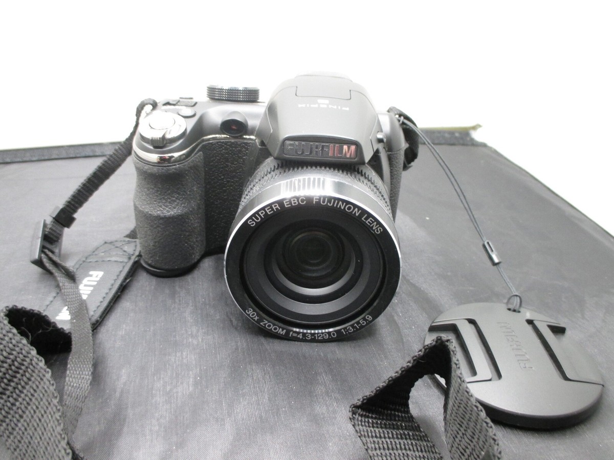 FUJIFILM FINEPIX S4500 FinePix S 14 Mega Pixels Digital Camera