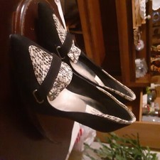 Women's SIMPLY VERA WANG 5" High Heels suede with snake skin accents, size 9