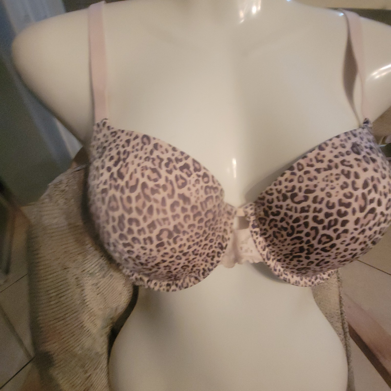 Maidenform 34B Underwire Lightly Lined Women's Br… - image 1