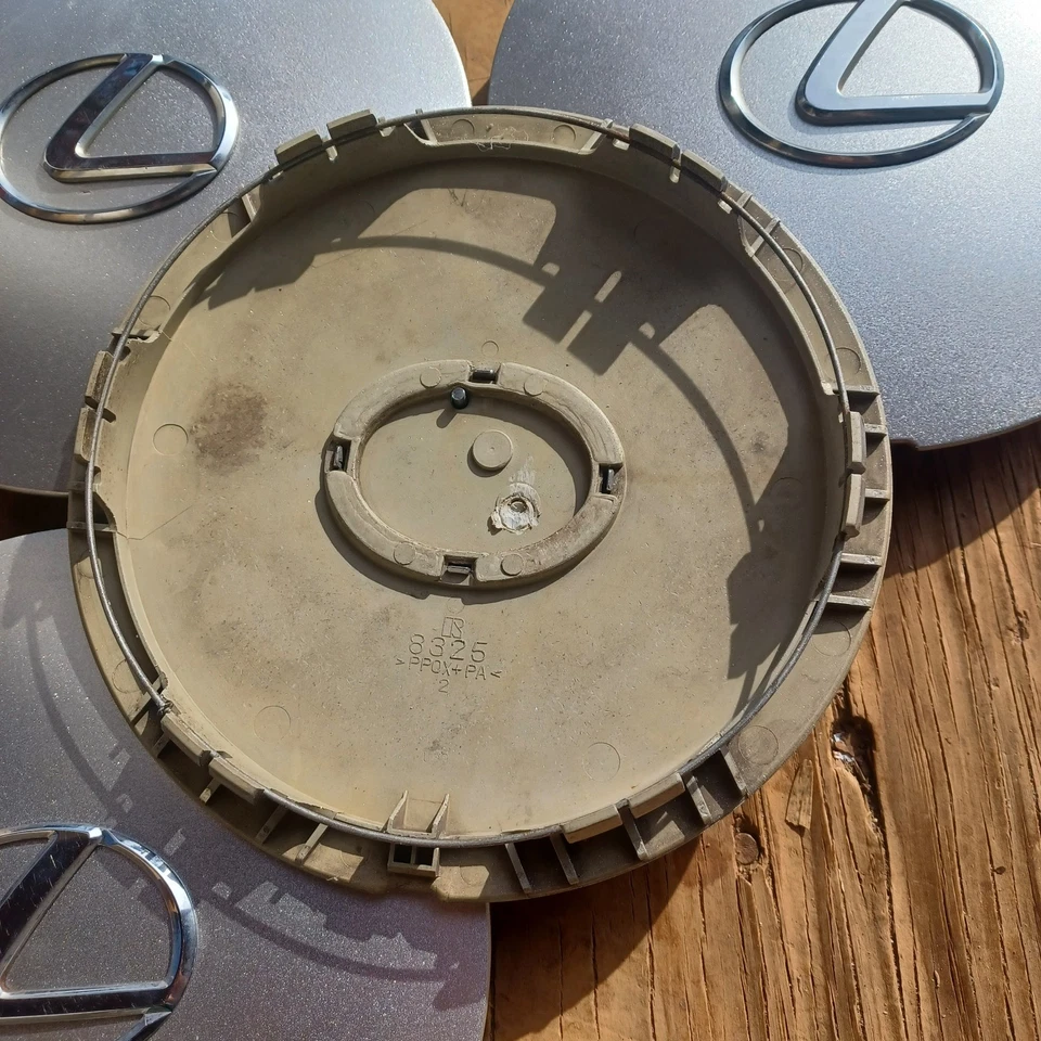 Lexus LS400 center cap set of 4, chrome emblem, 1993-1994 p/n 8325 Repainted - Image 3 of 3