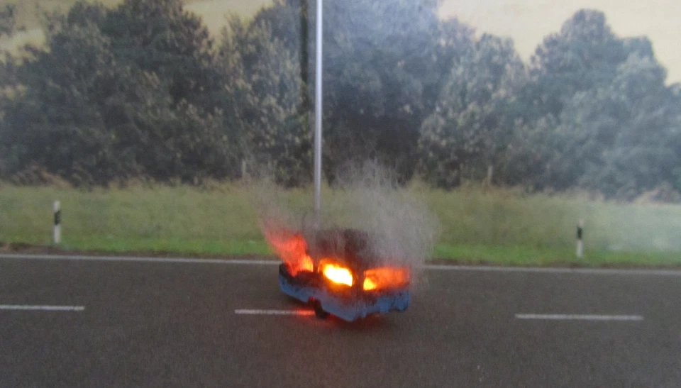 Spur N Wohnwagen Vollbrand LED 12-16V Feuerwehr Polizei Camping 1:160 - Bild 3 von 4