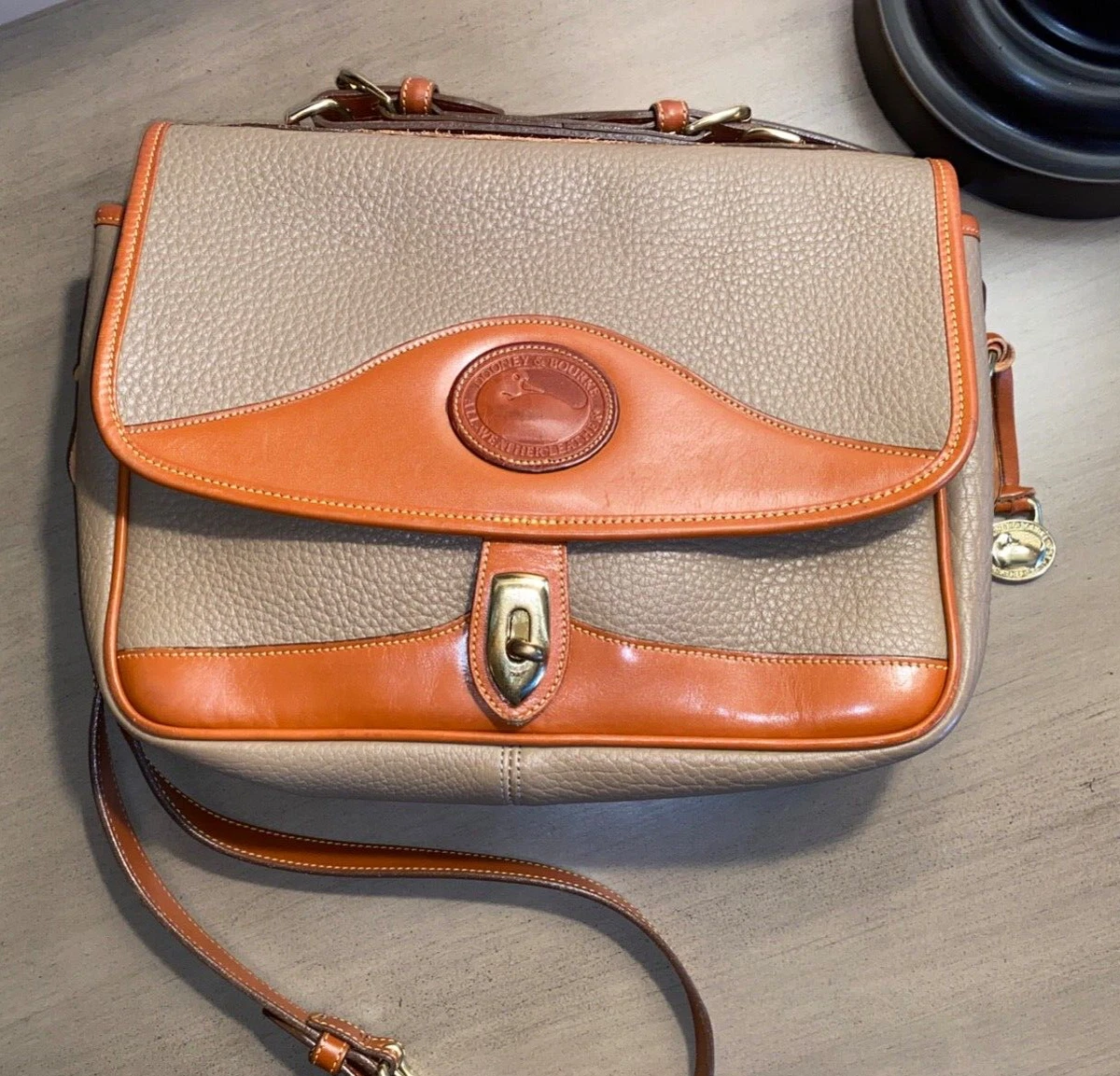 VINTAGE DOONEY & BOURKE Bag/dooney and Bourke Messenger -  in