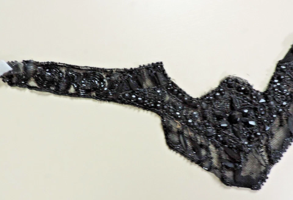 Vestido de encaje matutino con cuentas victoriano hecho a mano de la década de 1890 negro azabache Foto 4 de 4