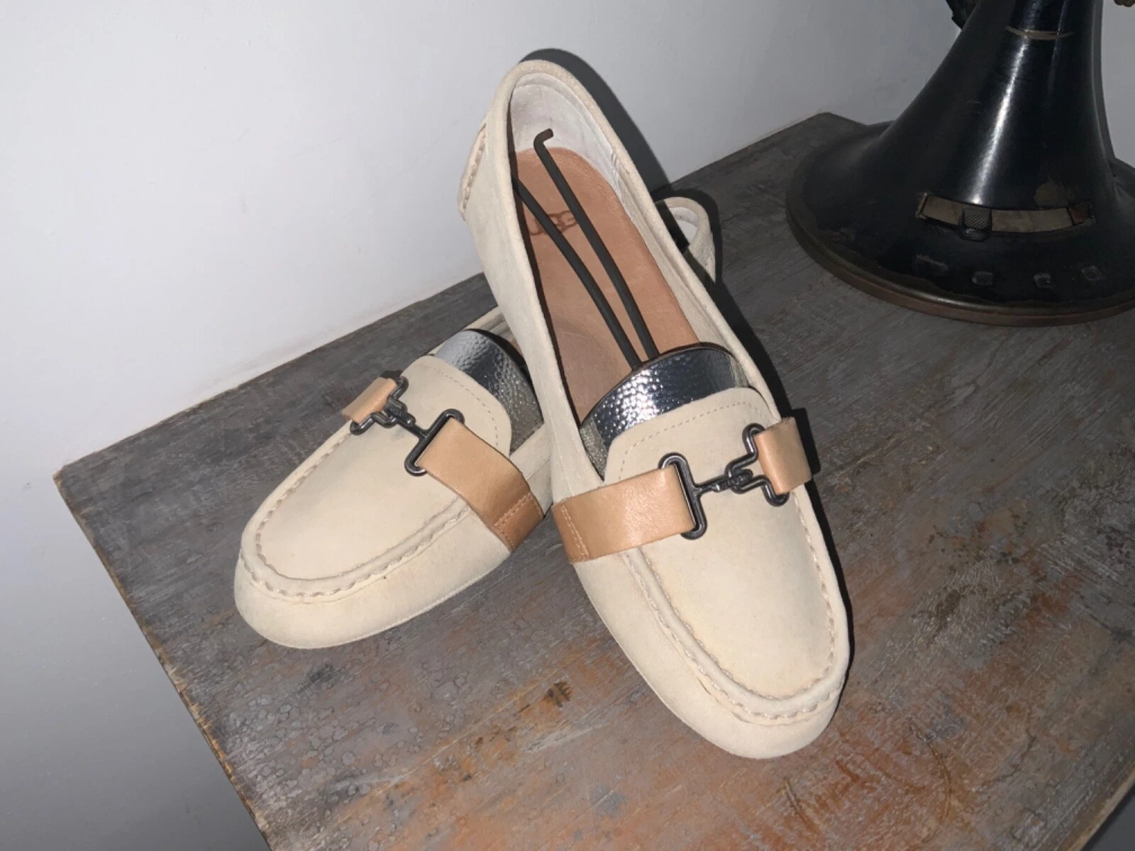 Mocassini piatti da donna UGG Aven mocassino da guida beige marrone chiaro fibbia taglia 6