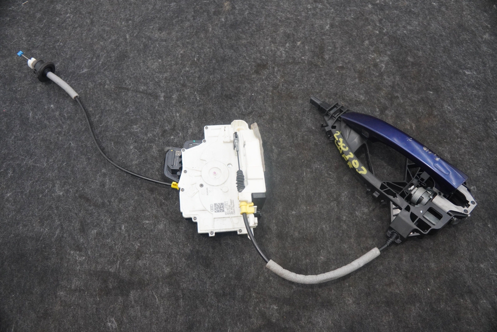 Front Left Driver Door Latch Lock Handle 4K1837015J Lamborghini Urus 2019 *Note*
