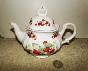 Royal Patrician STRAWBERRY TEA POT Bone China ENGLAND