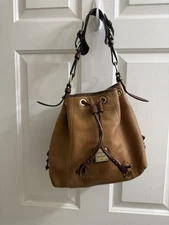 Vtg Dooney & Bourke Bucket Bag tan Pebbled Leather Shoulder Purse Drawstring