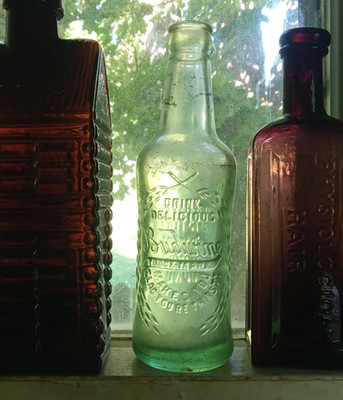 BUDWINE MAKES YOU GLAD YOU'RE THIRSTY RICHMOND,VA 1923 AQUA BOTTLE