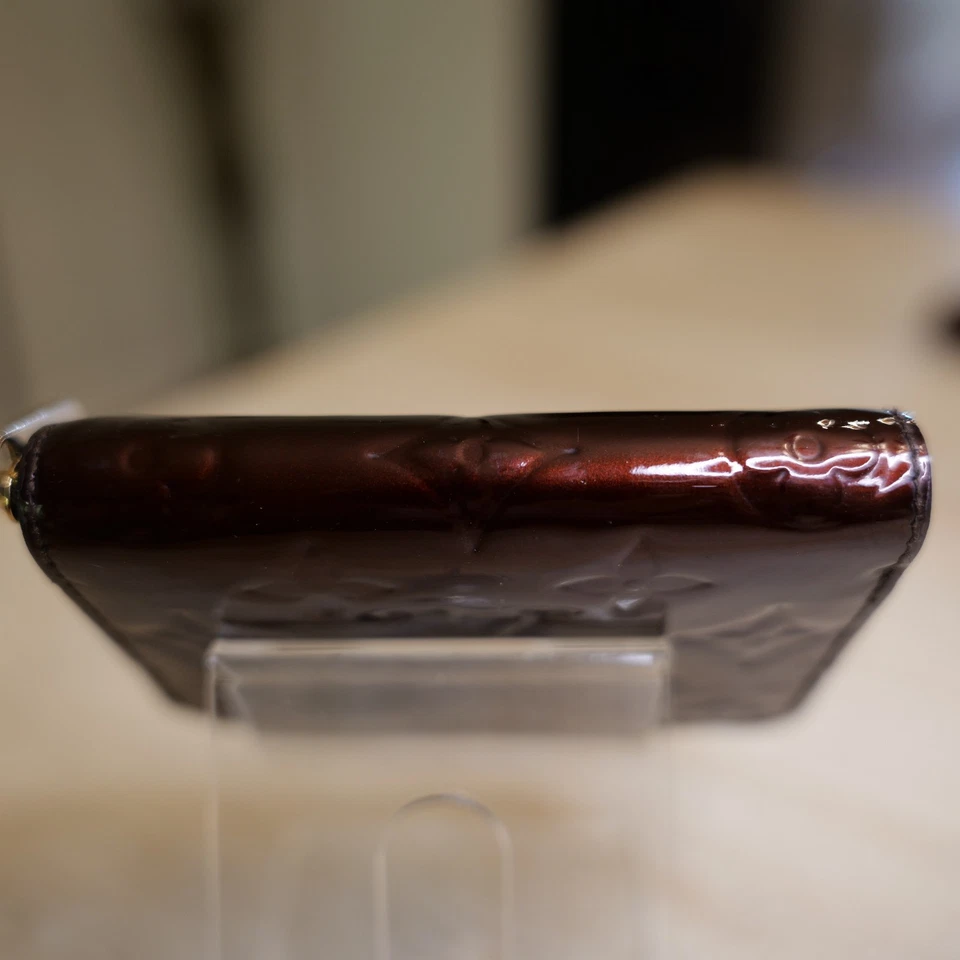 Cartera compacta Louis Vuitton 2011 Vernis Amarante charol cremallera Foto 3 de 4