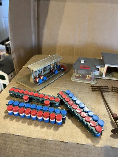 Vintage HO Plastic Ville Buildings And Houses Also Telephone Poles - Picture 2 of 6