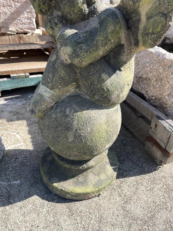 Estatua de jardín de arcilla - Ángel en pelota Foto 3 de 4