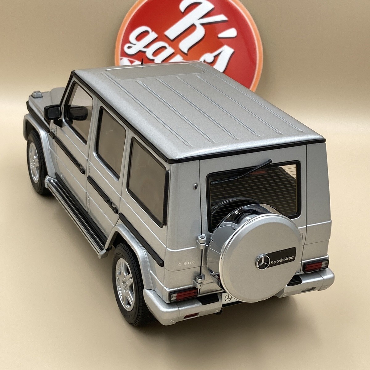 自動車 AUTOart Mercedes-Benz G-WagonV8 1:18 AUTOart Mercedes G Class By Scale Reviews - YouTube