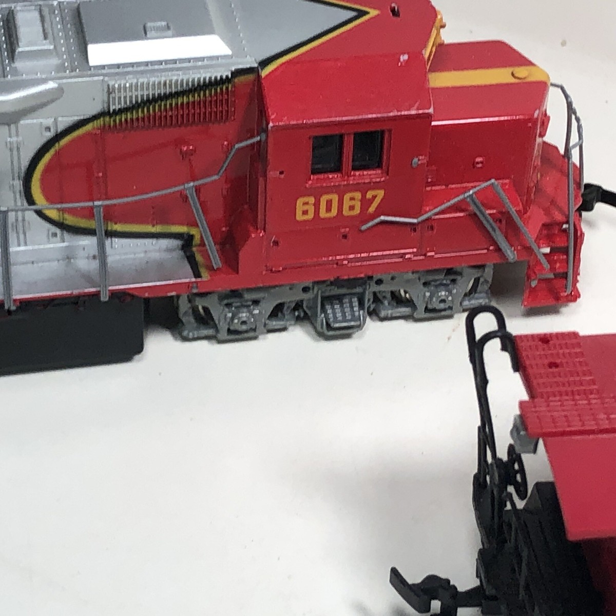 Santa Fe 6067 ディーゼル機関車 Vintage Bachmann Santa Fe 6067 HO Scale Train Engine