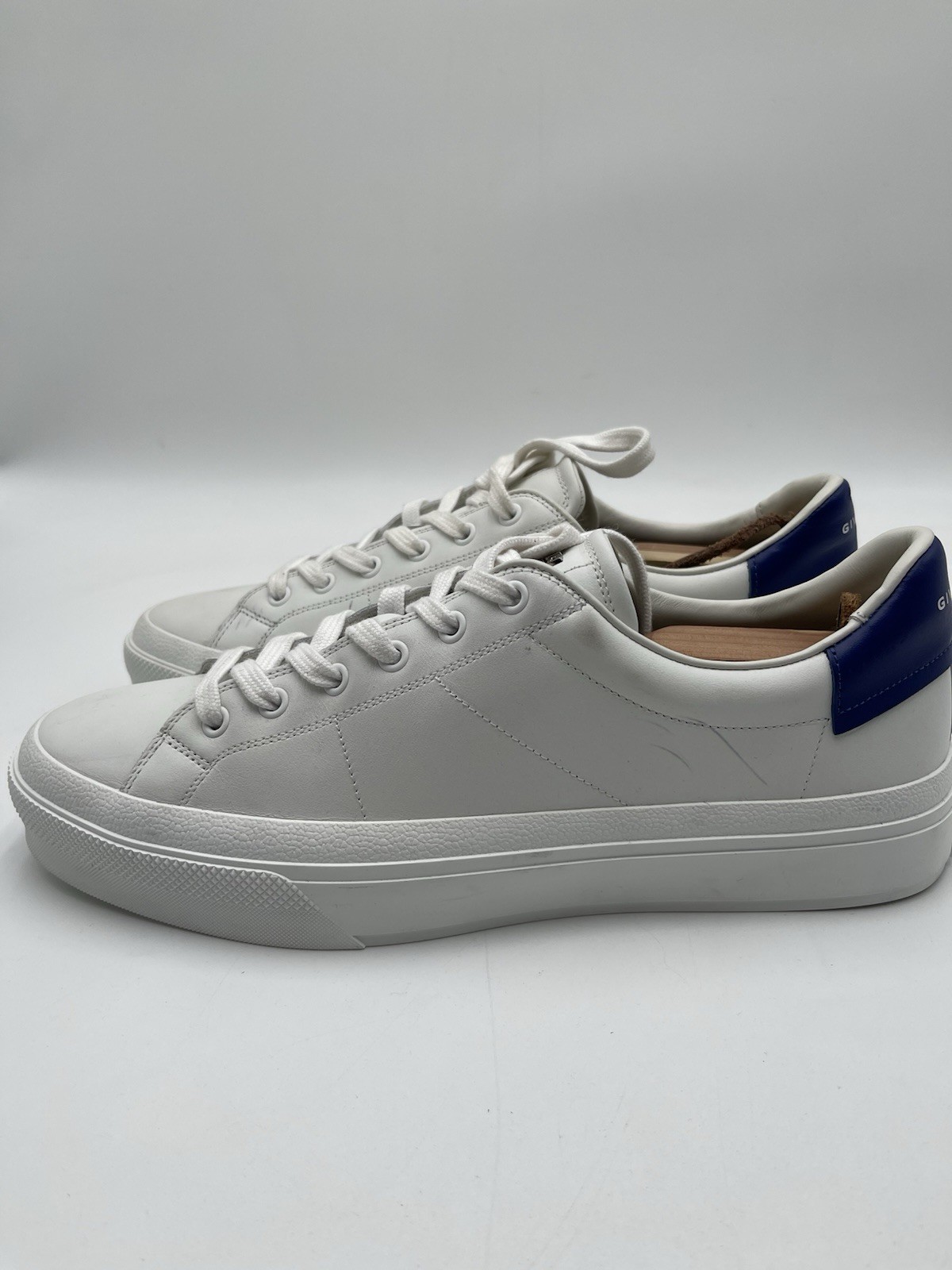 Givenchy City Sport sneaker in white calfskin leather with a blue heel Size 43 thumbnail 3