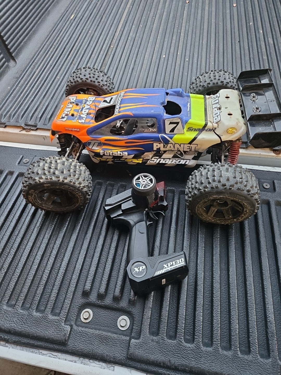 Team Losi Eight T 1/8 Brushless Truggy