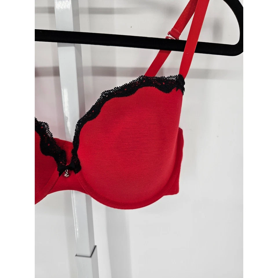 Sujetador Camiseta Y2K Perfectly Me by la Senza Talla 34DD T Rojo con Borde de Encaje Negro Foto 2 de 4