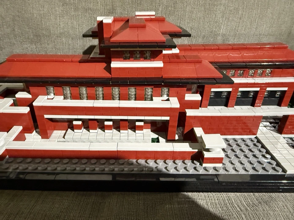 LEGO Architecture Robie House 21010 Frank Lloyd Wright 100% Complete Retired Set - Image 4 of 4