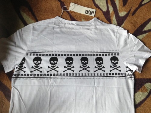 Christmas Jumper Style Skull 'n Crossbones White T-Shirt Pirate Vacant Clothing - Picture 7 of 11