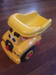 cat build a truck toy