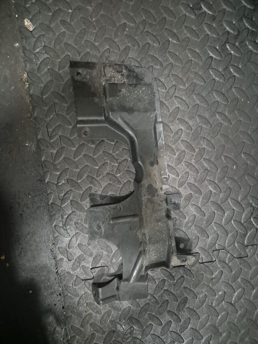 BMW X5 SERIES STEERING GEAR BOTTOM COVER RIGHT SIDE F15 F85 F16 F86 7160238 2009