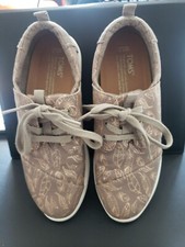 TOMS Lace Up Shoes Light Brown Copper Metallic Feather Design Women's 6.5 Tan