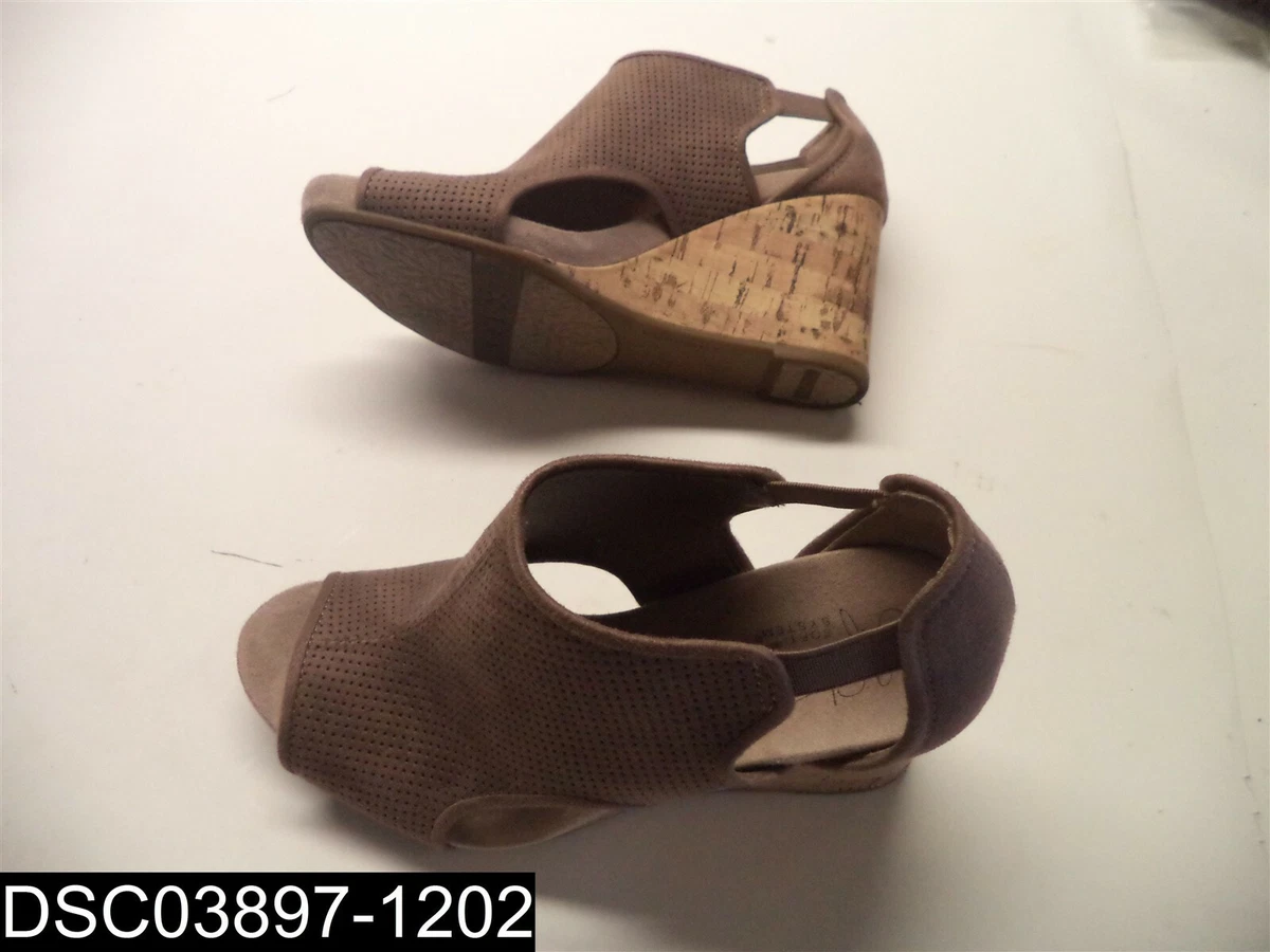 Size 6M Women s Life Stride Brown Hinx Wedge Sandal Heels
