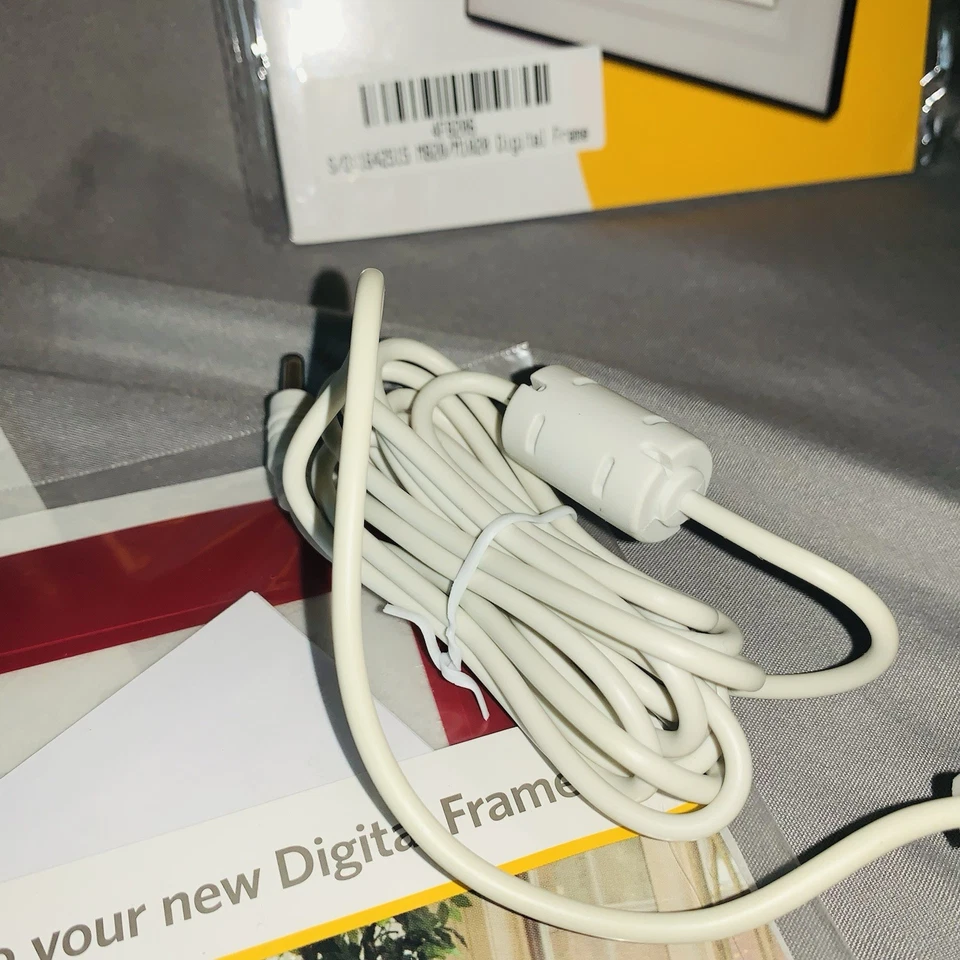 Kodak EasyShare M820 8" Digital Picture Frame - Perfect Gift for Grandparents! - Image 4 of 4