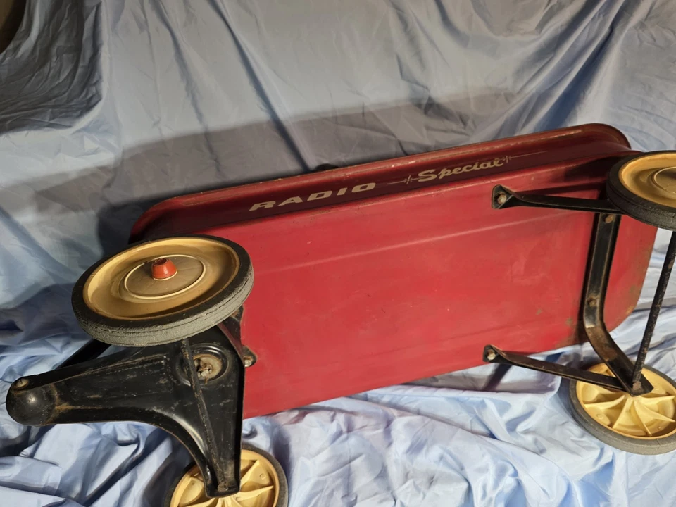 Radio Especial (Carro Rojo) Vintage Años 70 - Radio Modelo 9 Foto 3 de 4