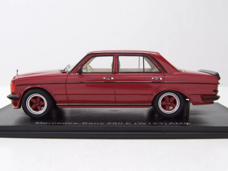 Mercedes 280 E AMG W123 1980 Rosso Metallico Modellino 1:43 Neo Scale Models - Immagine 3 di 4
