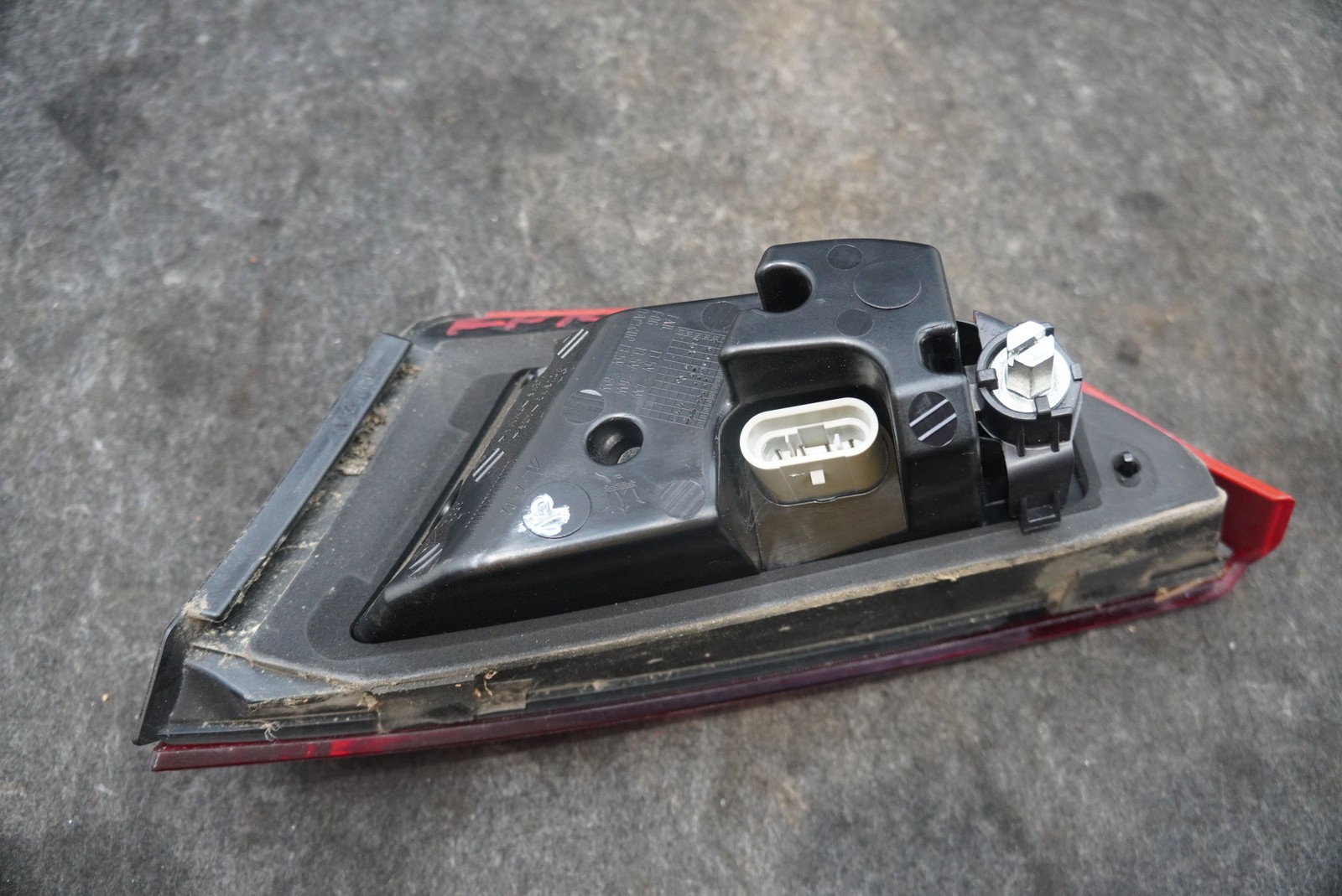 Rear Left Inner Trunk Lid Tail Light Lamp 67009229 Maserati Quattroporte M156