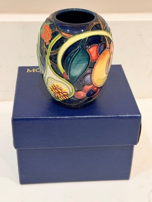 Moorcroft Queen's Choice Vase designed by Emma Bossons 11 cm 2000