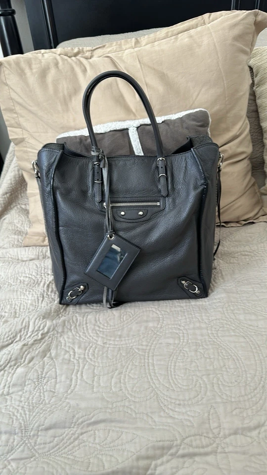 Bolso de Mano Balenciaga Paper A4 Cremallera Alrededor Foto 2 de 4