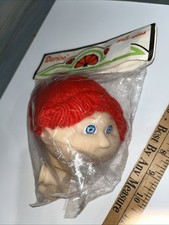 Suministros artesanales Darice vintage cabeza de muñeca grande pelo rojo con manos #C35046