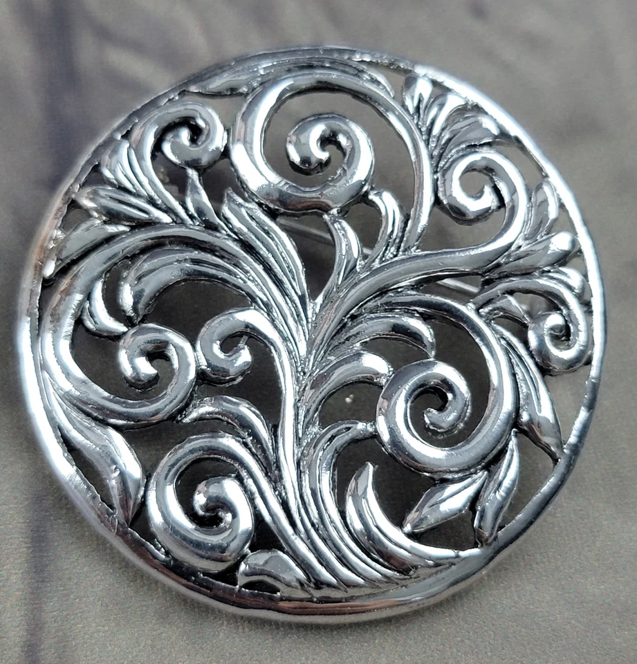 Silver Tone Openwork Leaves Nature Large Round Decorative Brooch Pin 1 3/4" - Image 4 of 4