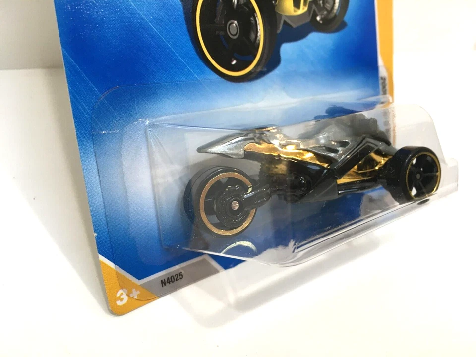 Vehículo todo terreno Hot Wheels New Models Series Tri & Stop Me 2009 dorado/negro/plateado #22 de 42 Foto 3 de 4