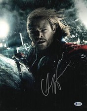CHRIS HEMSWORTH THOR SIGNED 11X14 PHOTO THE AVENGERS AUTOGRAPH BECKETT COA B