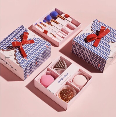 Spectrum  Emily Of Paris  Makeup Brush & 4Pc Sponge Set Manufacturer Boxed