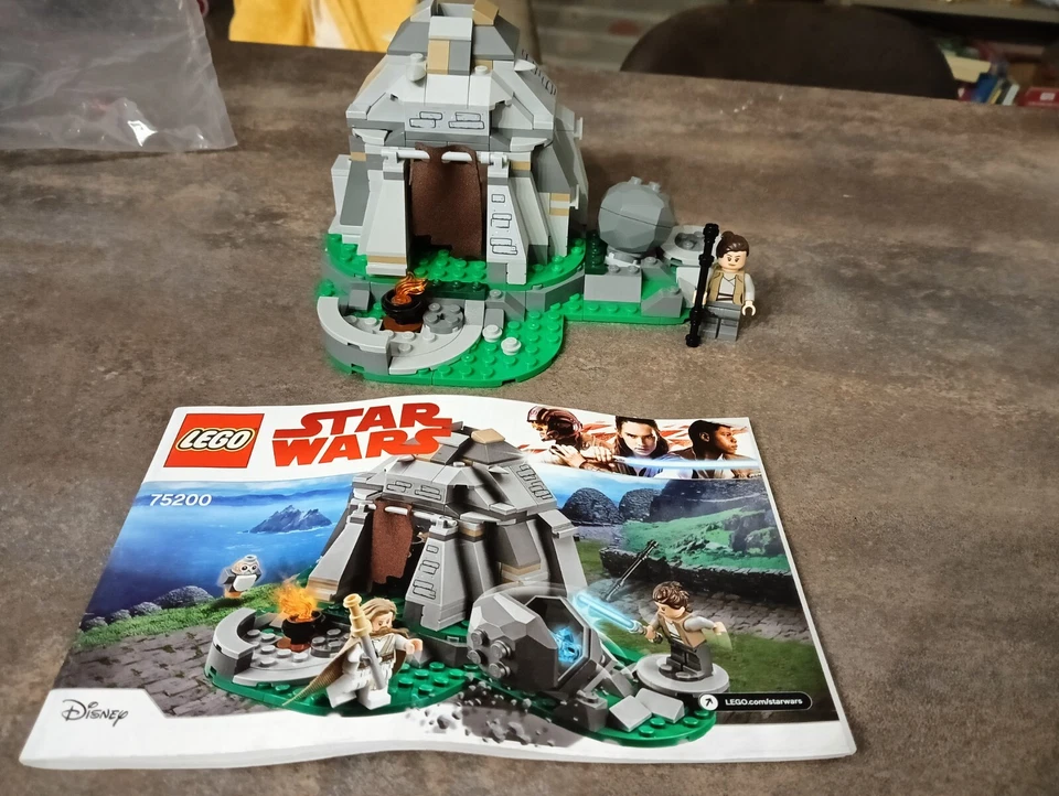 LEGO Star Wars 75200 Ahch-To Island Training, foto 1 di 5