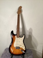 Guitar Electric Fender Squire 1998 3.8 kg �199.99