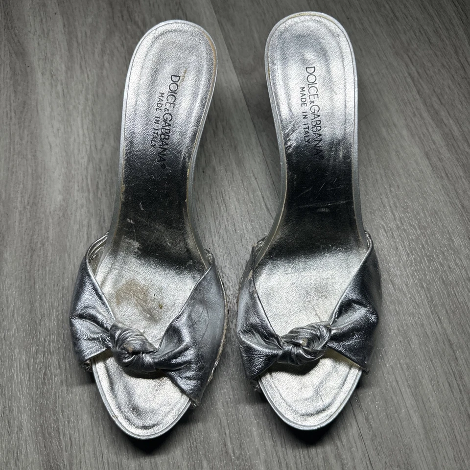VINTAGE! DOLCE  & GABBANA Women’s Sliver Zoccolo Bowtie LEATHER SANDAL EURO 39.5 - Image 3 of 4