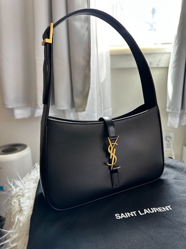 Saint Laurent Le 5 À 7 Hobo Bag Black Leather (Pre-Owned in Excellent Condition)