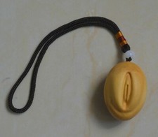 Colgante vagina tallada en boj origen de la vida niña virgen tallado en madera colecciones