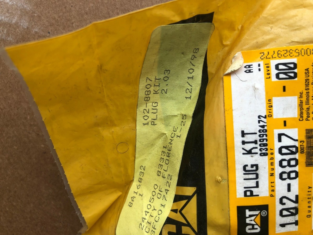 One Genuine Caterpillar 1028807 - PLUG KIT CONN Same as 1552270 