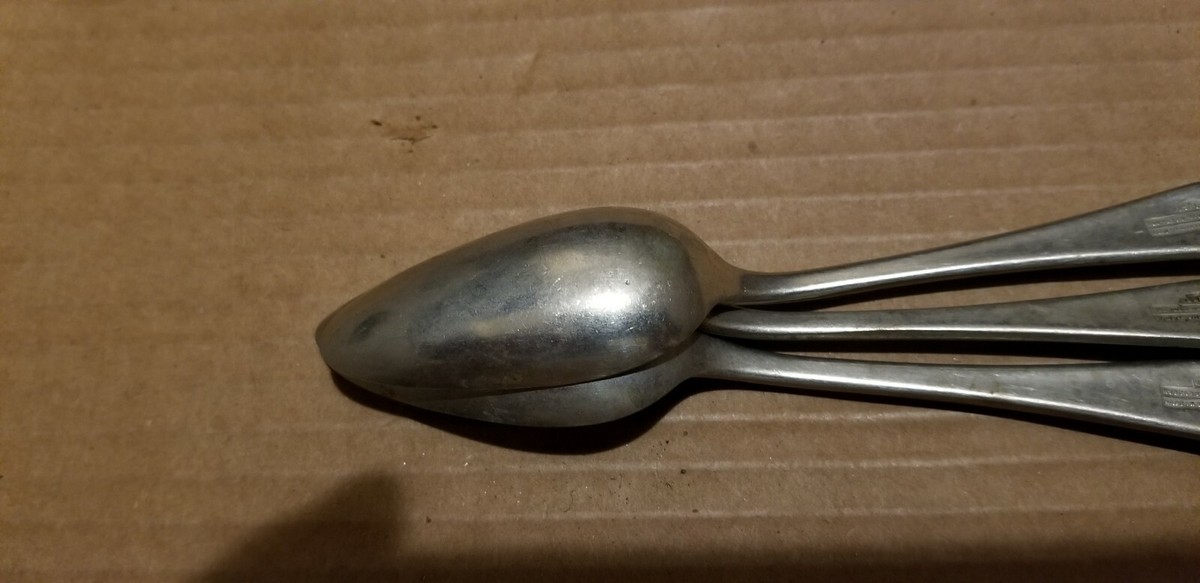 3 ANTIQUE COLLECTIBLE SPOONS 5.5 3 ANTIQUE COLLECTIBLE SPOONS 5.5