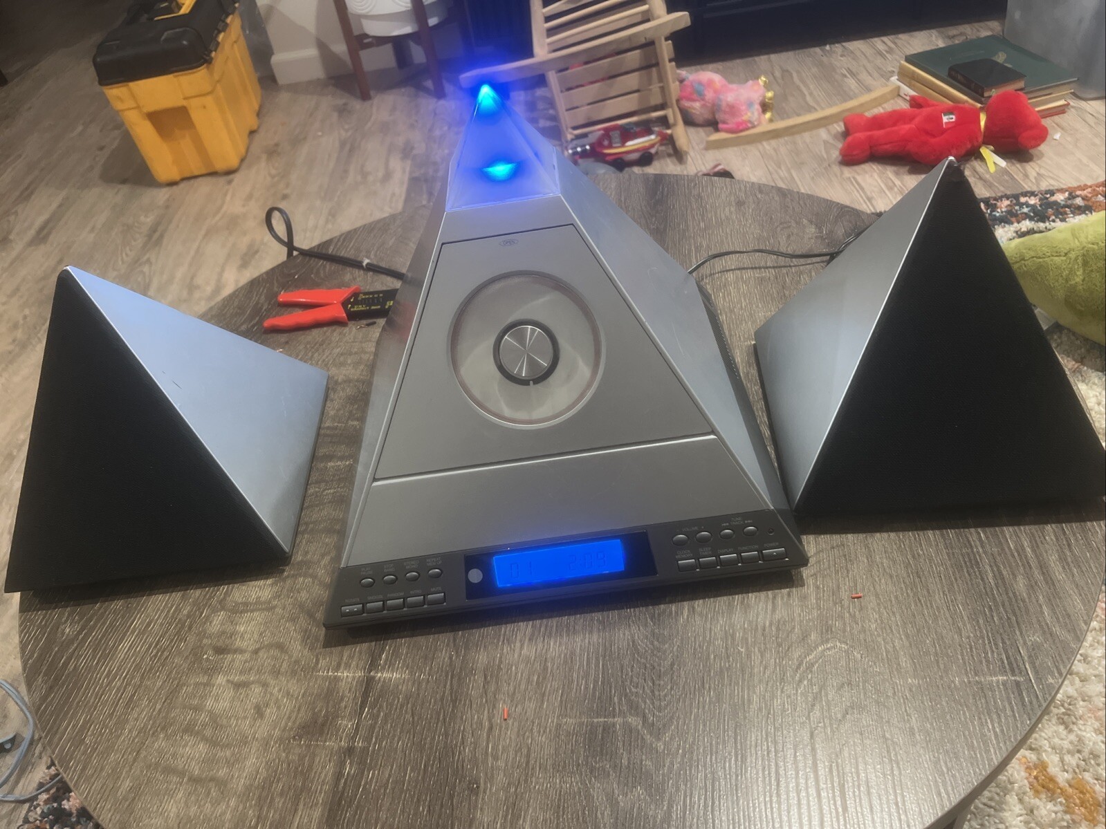 Radio Shack NOVA Pyramid Stereo AM/FM CD Cassette Works 13-1317 READ