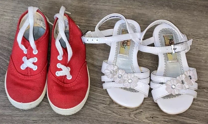 Scarpe da tennis rosse Todderl taglia 6 lotto 2 senza marchio e scarpe Rachel con sandali