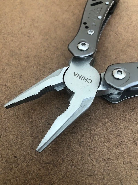 MULTI TOOL ( 14 IN 1 Full size w/belt ) sheath GRAY — Excellent condition